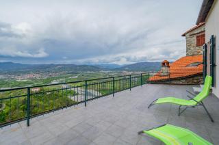 Comfy & Roomy Apt - View on the Ligurian Hills! - Vezzano Ligure - 0