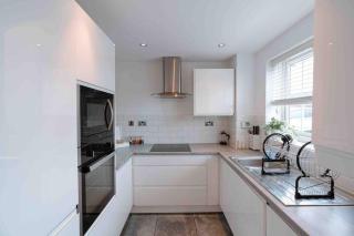 2-Bedroom Home for 5, Perfect for NEC, Airport & Longer Stays, Fast Wifi, Parking - 2