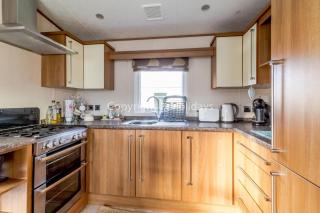 Lovely Caravan For Hire With Decking At Skipsea Sands In Yorkshire Ref 41015Wf - Barmston - 4