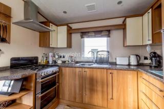 Lovely Caravan For Hire With Decking At Skipsea Sands In Yorkshire Ref 41015Wf - Barmston - 2