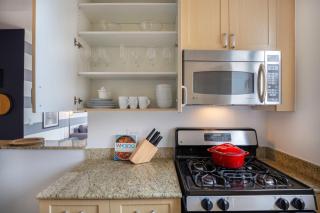 Modern Bright Times Sq 1BR w Indoor pool NYC-8 - 4