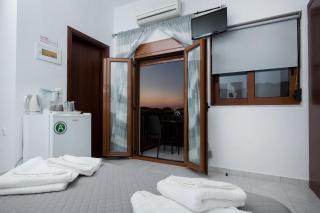 En Plo Beachfront Rooms - Falasarna - 2