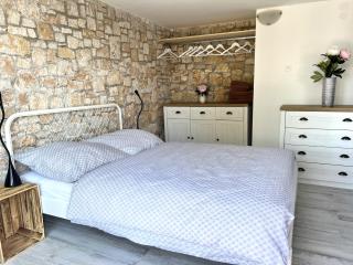 Romantic villa by the sea with panoramatic view - Okrug Donji - 4