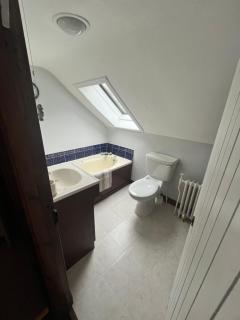 Historic 1600 Cottage with Hot Tub, Private Estate - 6