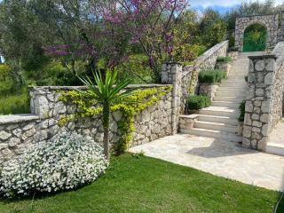 Villa by the Lake in Karoubatika near Agios Ioannis - Agios Ioannis - 0