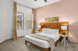 Modern 2BR CozySuites on Town Lake waterfront 03 - 5