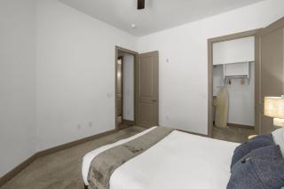 Modern 2BR CozySuites on Town Lake waterfront 03 - 2