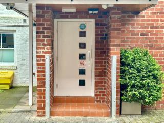 Riverside Apartment at Woodsmill Quay - 1