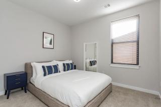 CozySuites Music Row Spacious 1BR with free parking 11 - Nashville - 0