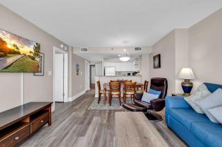 Breathtaking 2BR Condo w Floor-to-Ceiling Windows Overlooking Ocean - 3