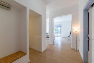 Large 2 Bedroom Near The Beach By - Vacay - Tel Aviv - 2