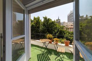Large 2 Bedroom Near The Beach By - Vacay - Tel Aviv - 4