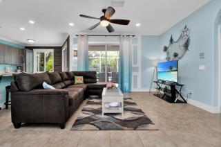 Stylish & Bright Mins to Downtown Pool Parking - 5