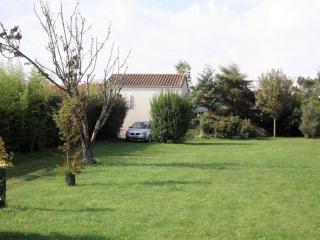 Maison individ. au calme, 1,5 km plage, grd terrain arboré, proche commerces, 1 ch., TV câble, animaux ok. - FR-1-22-238 - 7