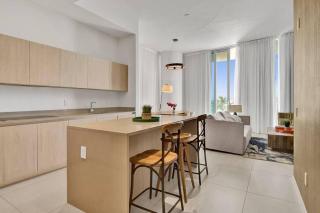Upscale Ocean Front Condo With High Ceilings - Hollywood - 5