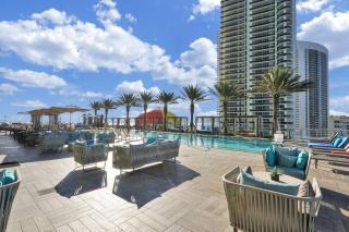 Chic 2BDR 2BA Water Front in Hyde Beach - 1