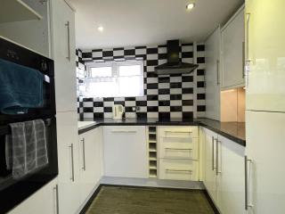 Quaint 2 Bed Village Retreat - 5