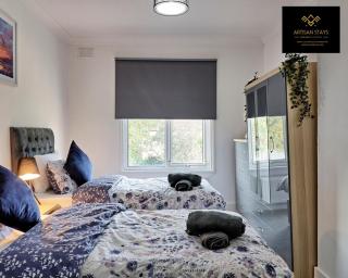 Deluxe Apartment in Southend-On-Sea by Artisan Stays I Weekly or Monthly Stay Offer I Free Parking I Sleeps 5 - Southend-on-Sea - 1