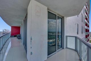 Stunning Beach Resort Large 4BR 3BA Condo 24 FL - Hallandale Beach - 4