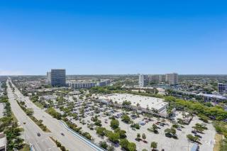 Stunning Beach Resort Large 4BR 3BA Condo 24 FL - Hallandale Beach - 2