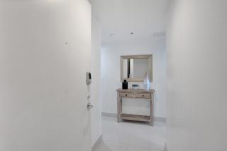 Stunning Beach Resort Large 4BR 3BA Condo 24 FL - Hallandale Beach - 1