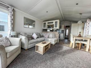 Wonderful 6 Berth Caravan For Hire By A Stunning Norfolk Beach Ref 19006Sd - Scratby - 3