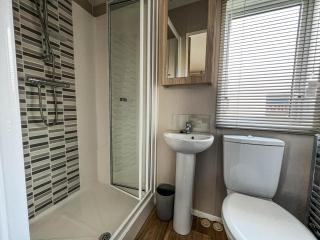 Wonderful 6 Berth Caravan For Hire By A Stunning Norfolk Beach Ref 19006Sd - Scratby - 2