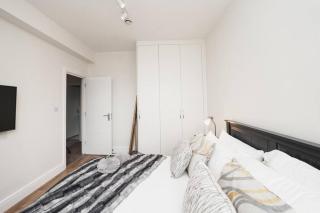 Newly Renovated Modern 4 Bed 3 Bath Apartment London - 1