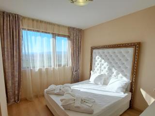Hotel Seasons 3 - 4