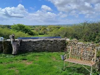 Rhubarb Hut, set in the beautiful Cornish Countryside - 8
