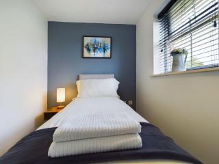 247 Serviced Accommodation in Stafford- 3BR Townhouse - Stafford - 3