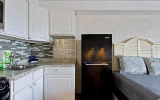 Ground Floor Direct Oceanfront Double Queen Suite! Perfect for 4 Guests! Sea Mist 20106 - Myrtle Beach - 4