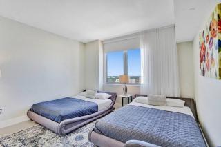 Sky-High Spacious Ocean View Condo 4 BDRS 3 BATH - Hallandale Beach - 3