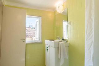 Cozy Two Bedroom Apartment in Santa Marinha - Lissabon - 5