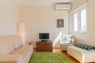 Cozy Two Bedroom Apartment in Santa Marinha - Lissabon - 8