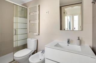 Modern 2 Bedroom Apartment in Estrela with Outside Terrace! Amazing for Families, Couples, Friends - Lisbona - 1