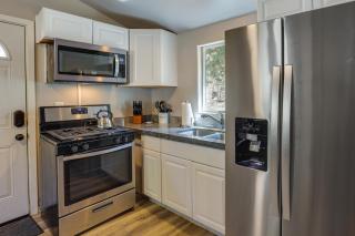 Less Than 1 Mi to Big Bear Lake Fawnskin Cottage with Grill - Fawnskin - 9