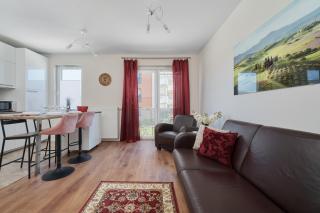Comfy Apartment with Parking & Balcony by Noclegi Renters - Breslavia - 1