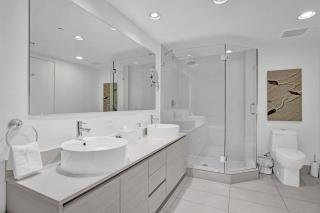 Waterfront Condo w Pool Shuttle and Amazing Views - Hallandale Beach - 2