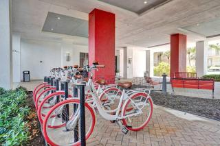 Waterfront Condo w Pool Shuttle and Amazing Views - Hallandale Beach - 3