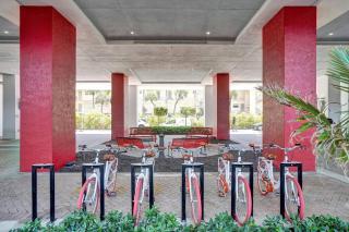 Waterfront Condo w Pool Shuttle and Amazing Views - Hallandale Beach - 1