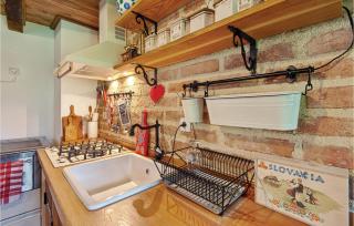 5 Bedroom Awesome Home In Novi Marof - Novi Marof - 8
