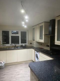 LA Mansion - Wednesbury - 8