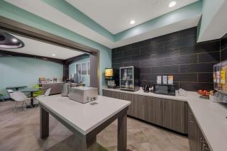 Best Western Plus Bowie Inn & Suites - 9