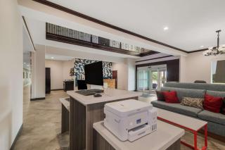 Best Western Plus Bowie Inn & Suites - 3