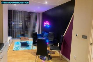 80s RETRO 1Bedroom Apart Canary Wharf London - 3