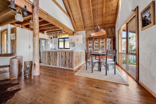 Aarlaur 2 - Charming 2BR Rustic Home l Bath l Fire Pit l WiFi l Air-Con - Jindabyne - 8