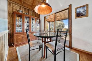 Aarlaur 2 - Charming 2BR Rustic Home l Bath l Fire Pit l WiFi l Air-Con - 4