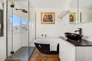 Aarlaur 2 - Charming 2BR Rustic Home l Bath l Fire Pit l WiFi l Air-Con - 3