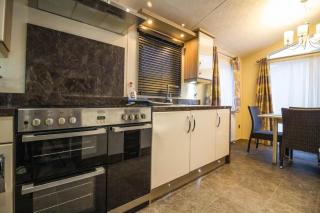 Luxury Lodge At Suffolk Sands Holiday Park Ref 45009Mv - Felixstowe - 2